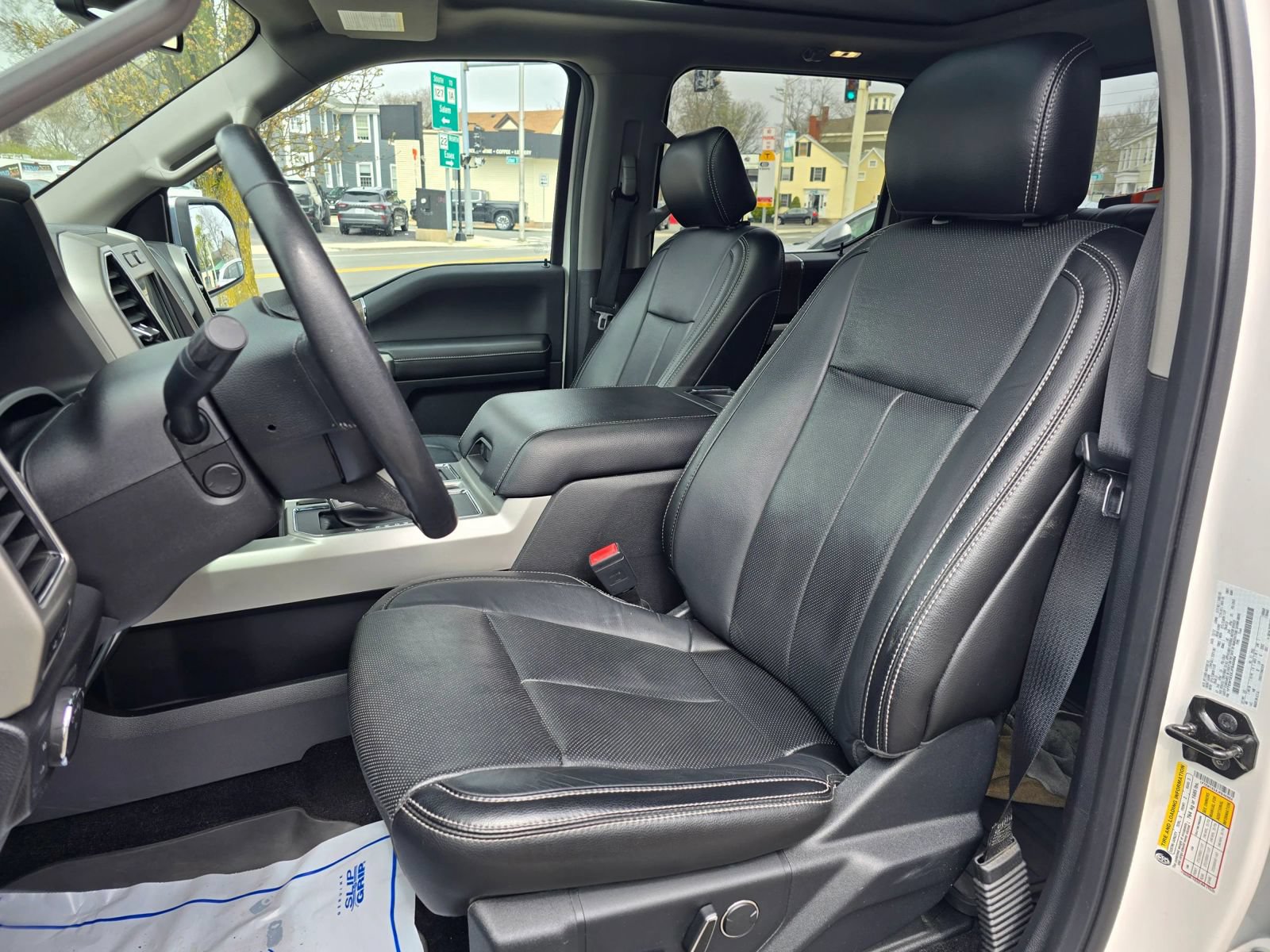 Used 2018 Ford F150 Lariat w/ Equipment Group 502A Luxury AWD/4WD image 9