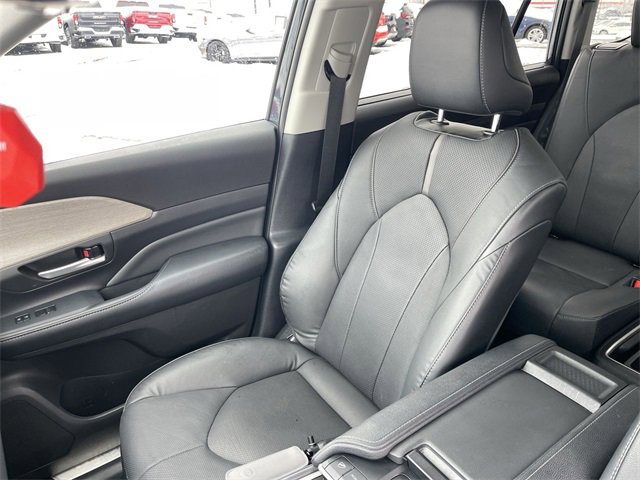 Used 2024 Toyota Grand Highlander Platinum image 26