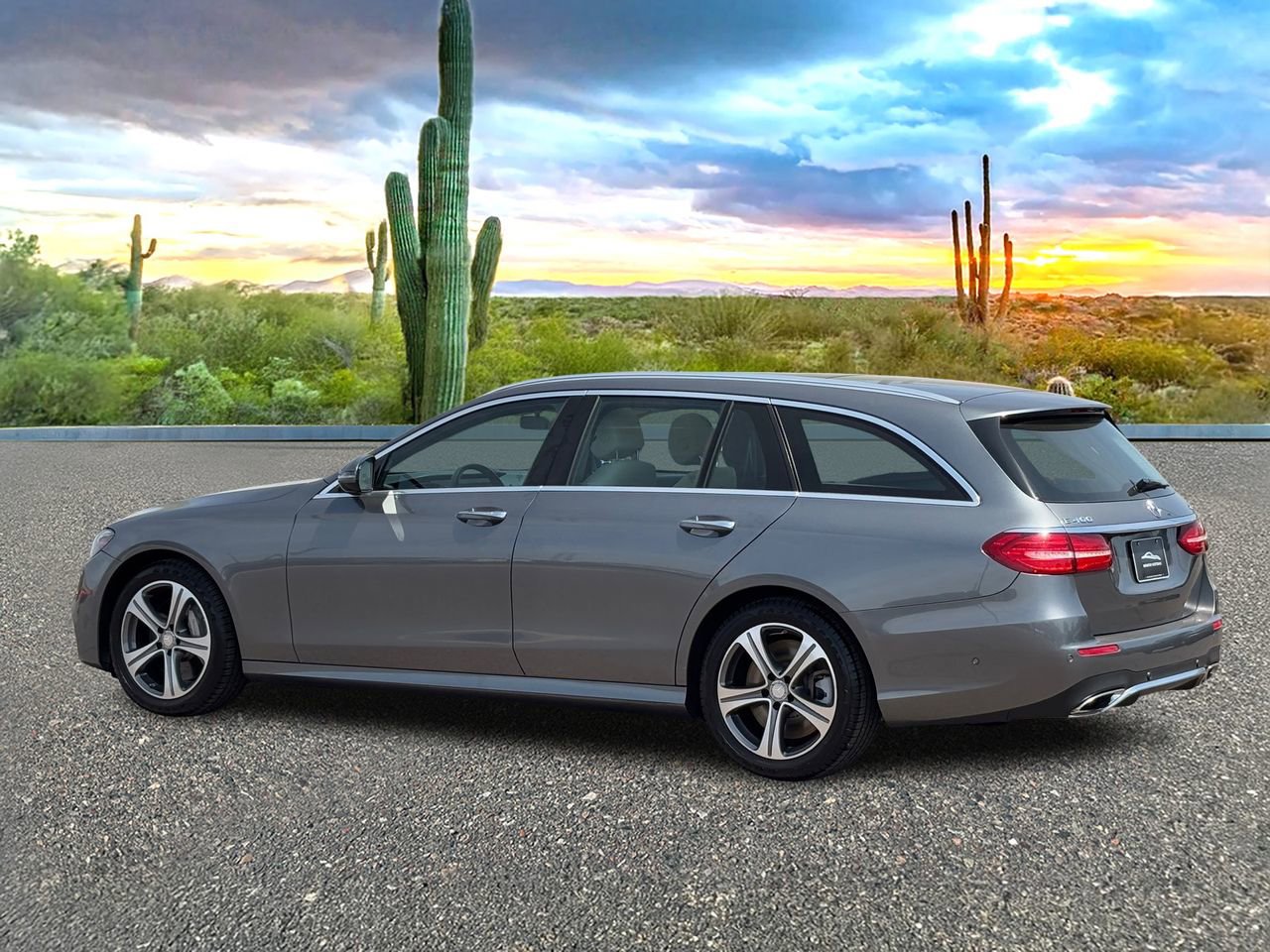 Used 2017 Mercedes-Benz E 400 4MATIC Wagon image 4