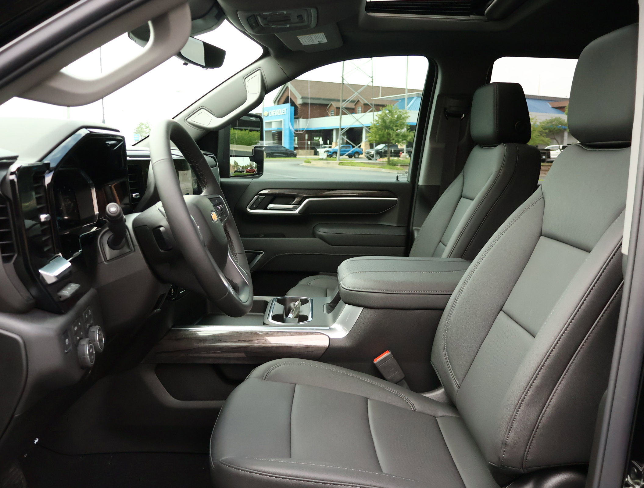 New 2026 Chevrolet Silverado 2500 LTZ w/ LTZ Convenience Package AWD/4WD image 11