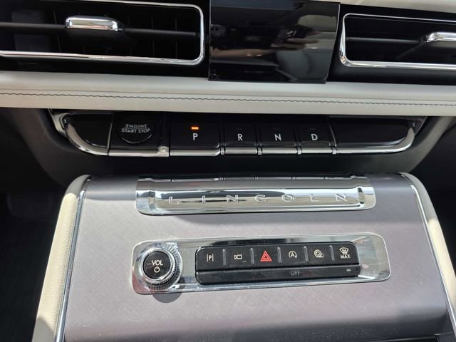 New 2025 Lincoln Aviator AWD w/ Jet Appearance Package image 10