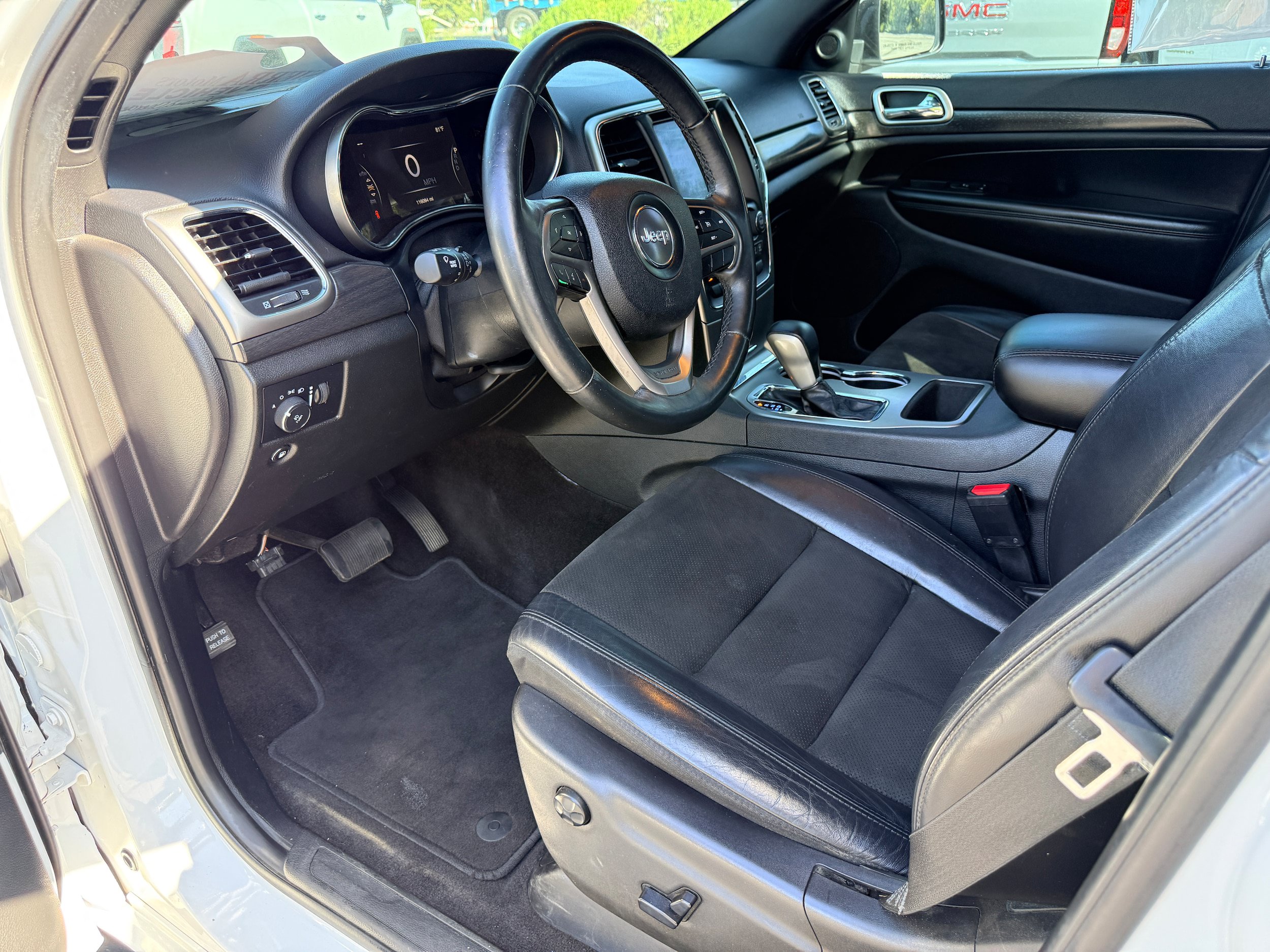 Used 2018 Jeep Grand Cherokee Altitude AWD/4WD image 13