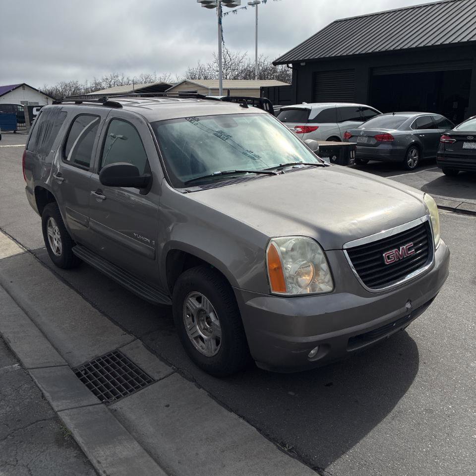 Used 2007 GMC Yukon SLT w/ SLT Preferred Equipment Group AWD/4WD image 3