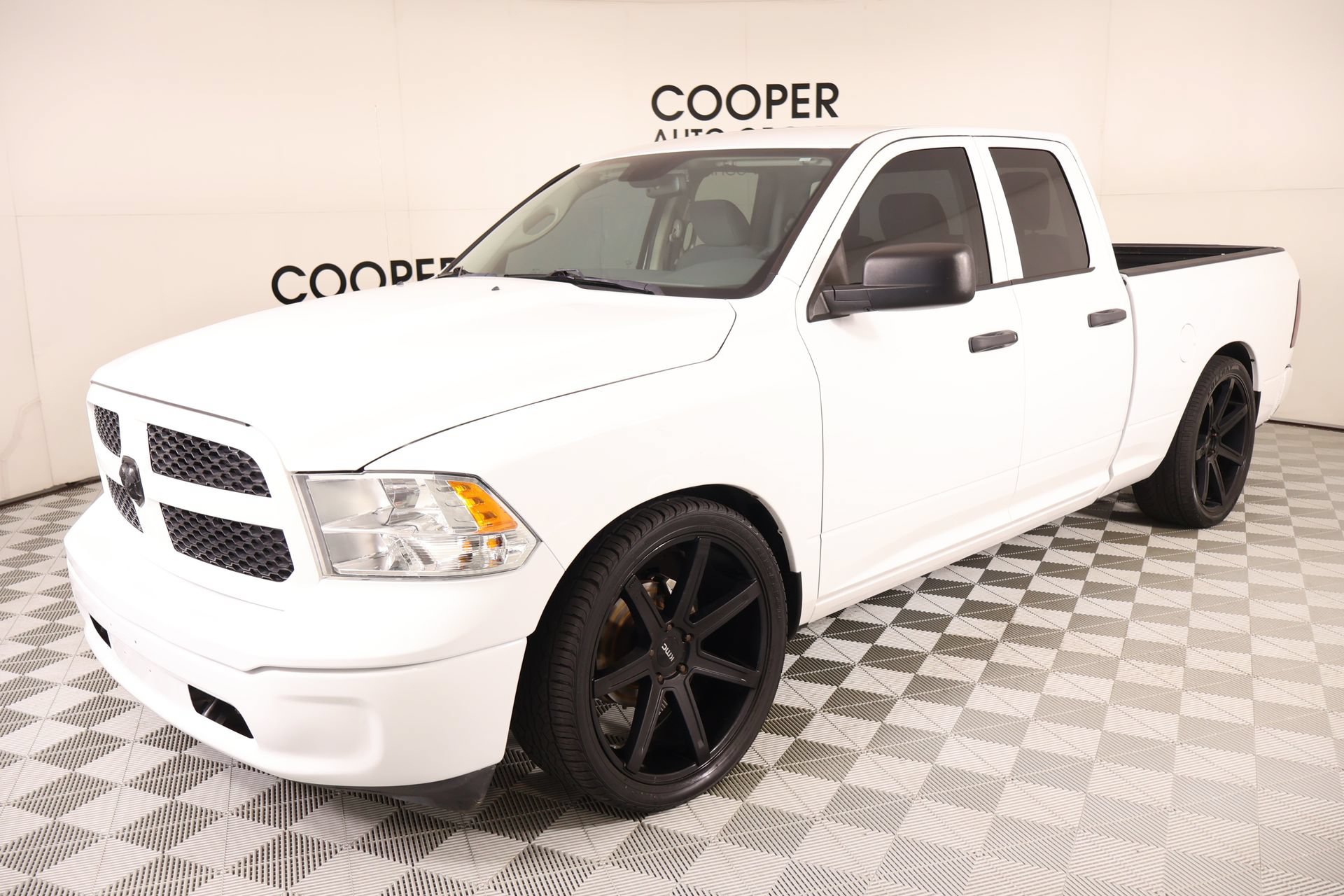 Used 2020 RAM 1500 Tradesman w/ Chrome Plus Package RWD image 9