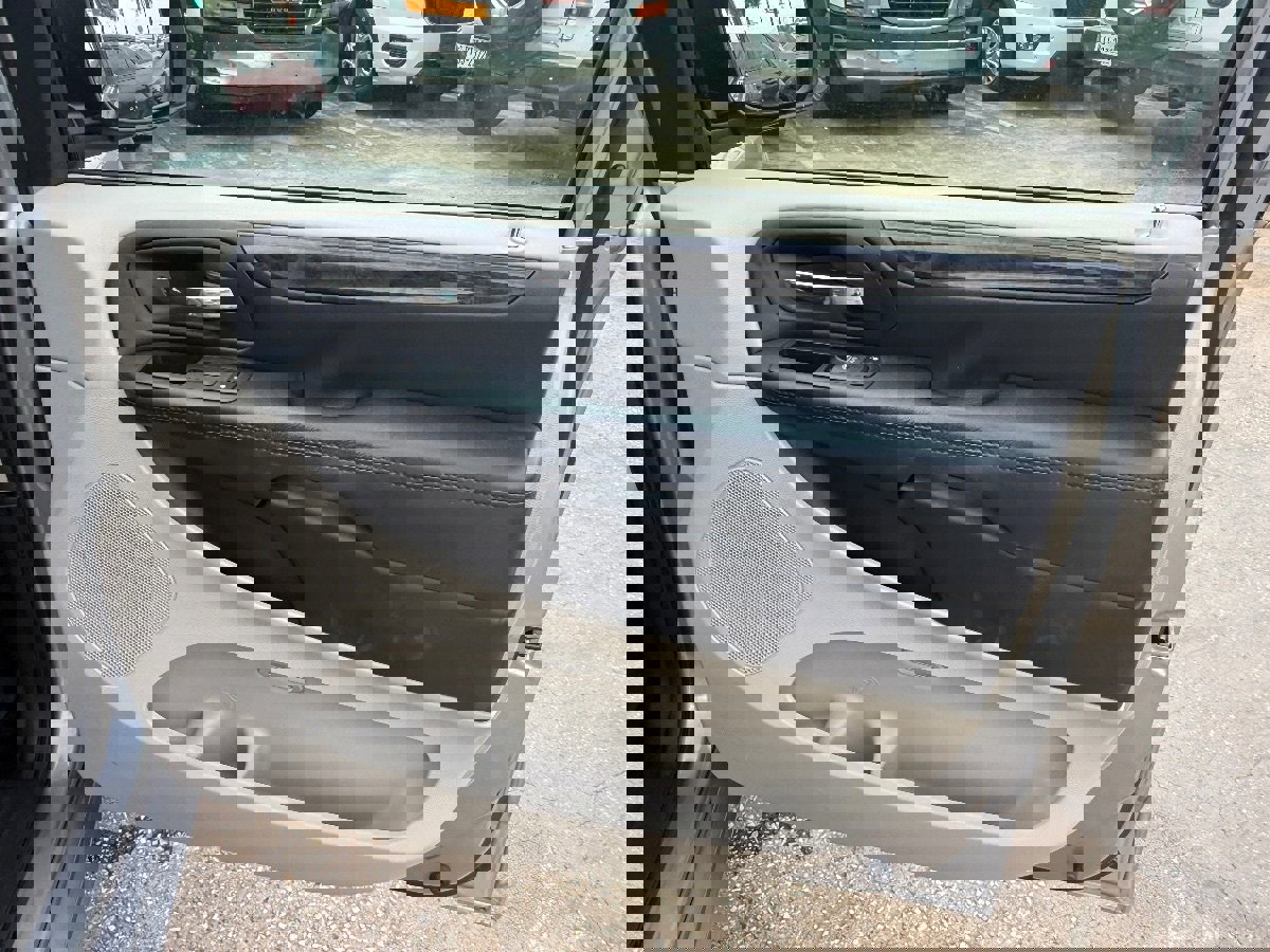 Used 2019 Dodge Grand Caravan SE image 12