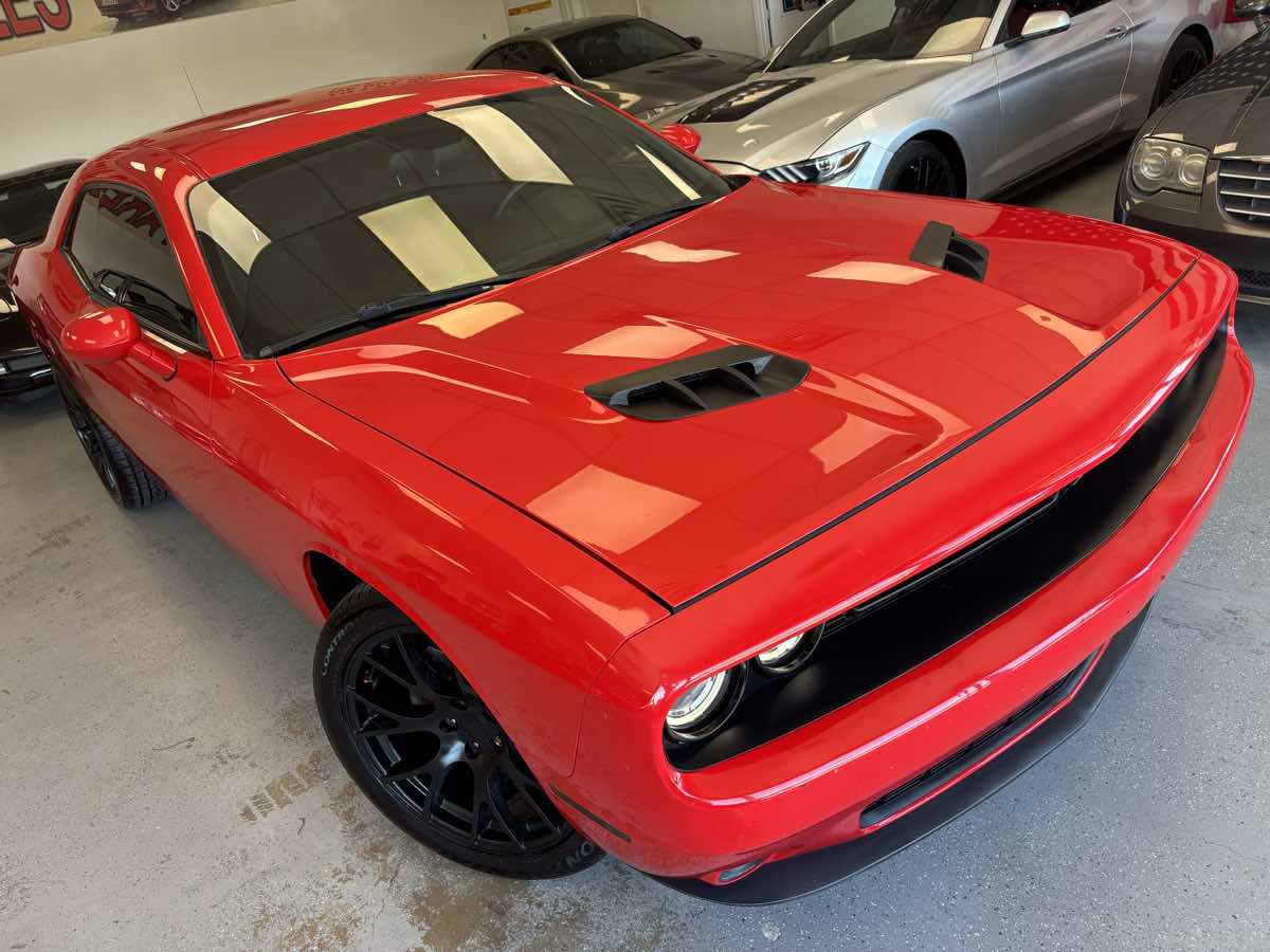 Used 2016 Dodge Challenger SXT RWD image 5