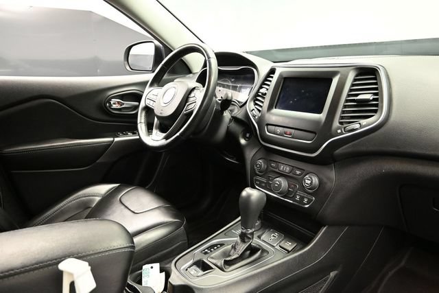 Used 2020 Jeep Cherokee Latitude Plus w/ Cold Weather Group AWD/4WD image 14