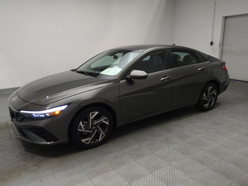 Used 2025 Hyundai Elantra SEL FWD image 2