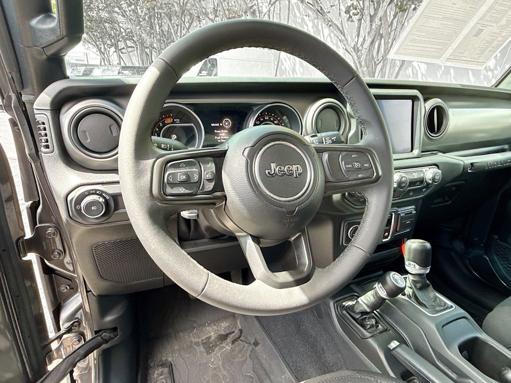 Used 2023 Jeep Wrangler Willys image 12