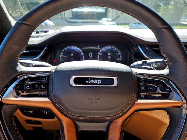 Used 2024 Jeep Grand Cherokee Summit AWD/4WD image 23