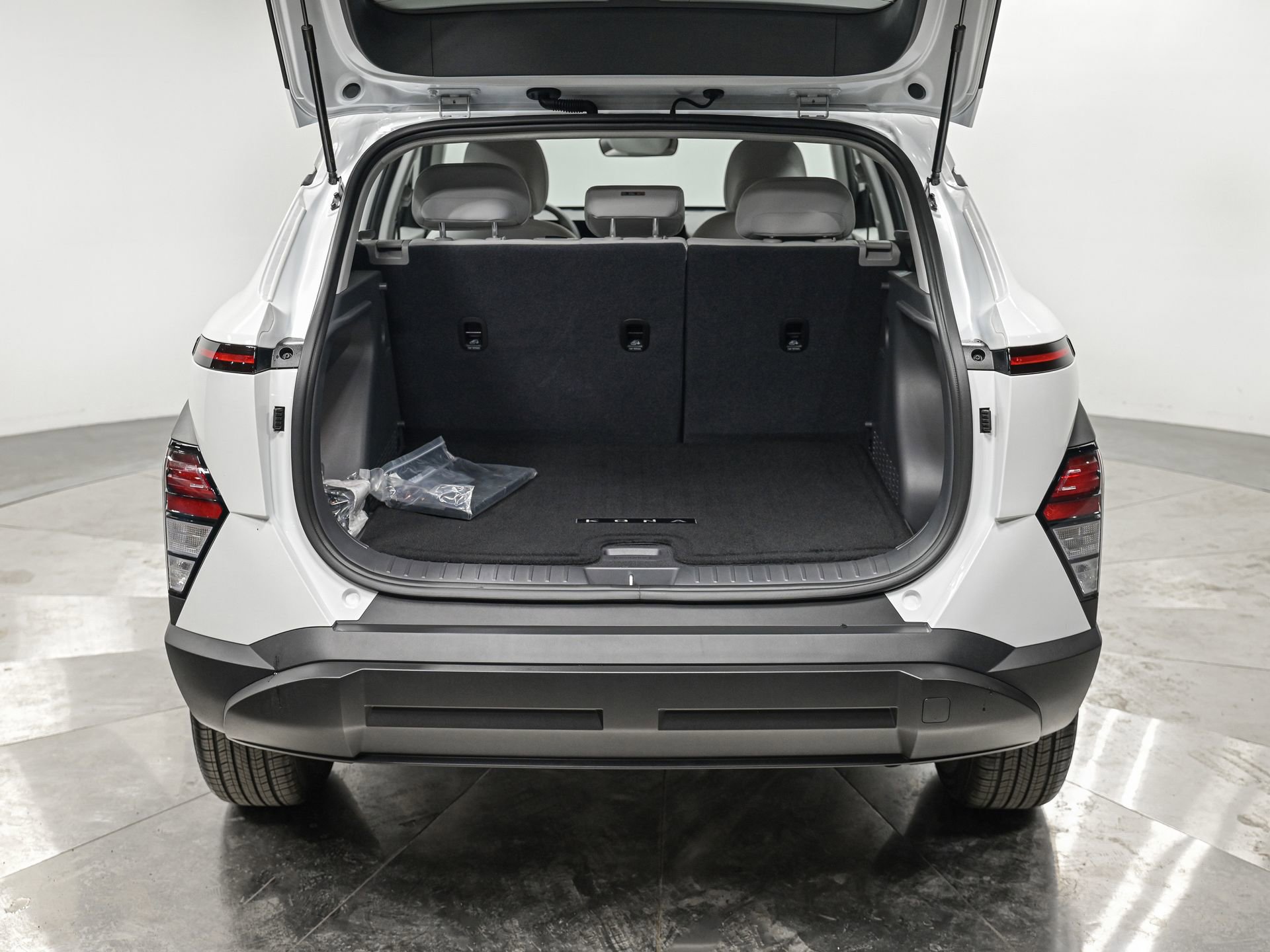 Used 2025 Hyundai Kona SE image 6