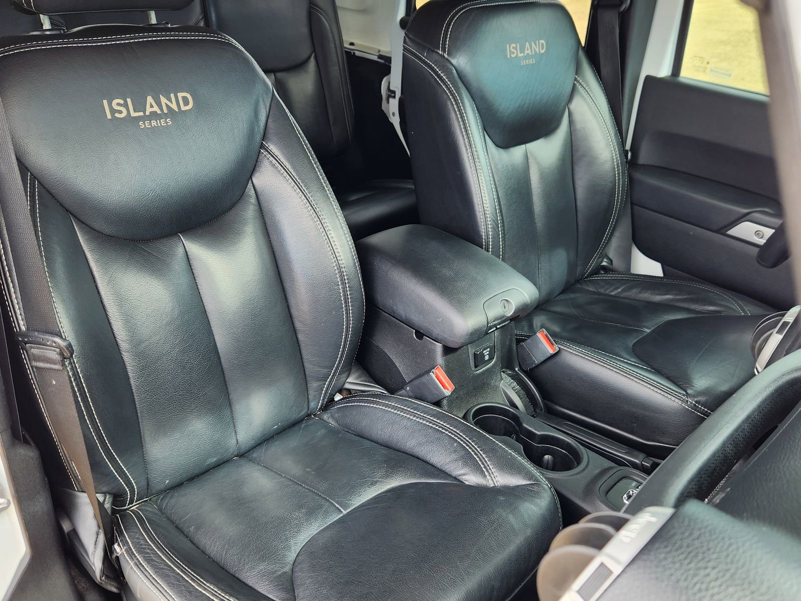 Used 2013 Jeep Wrangler Unlimited Sahara w/ Dual Top Group image 13