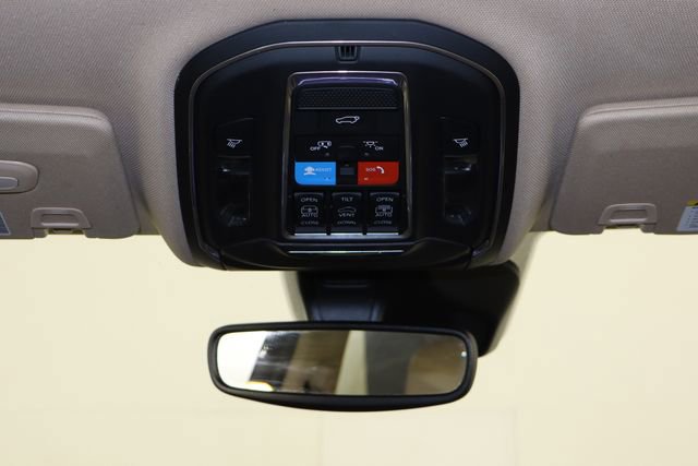 Used 2022 Jeep Grand Cherokee Limited AWD/4WD image 27