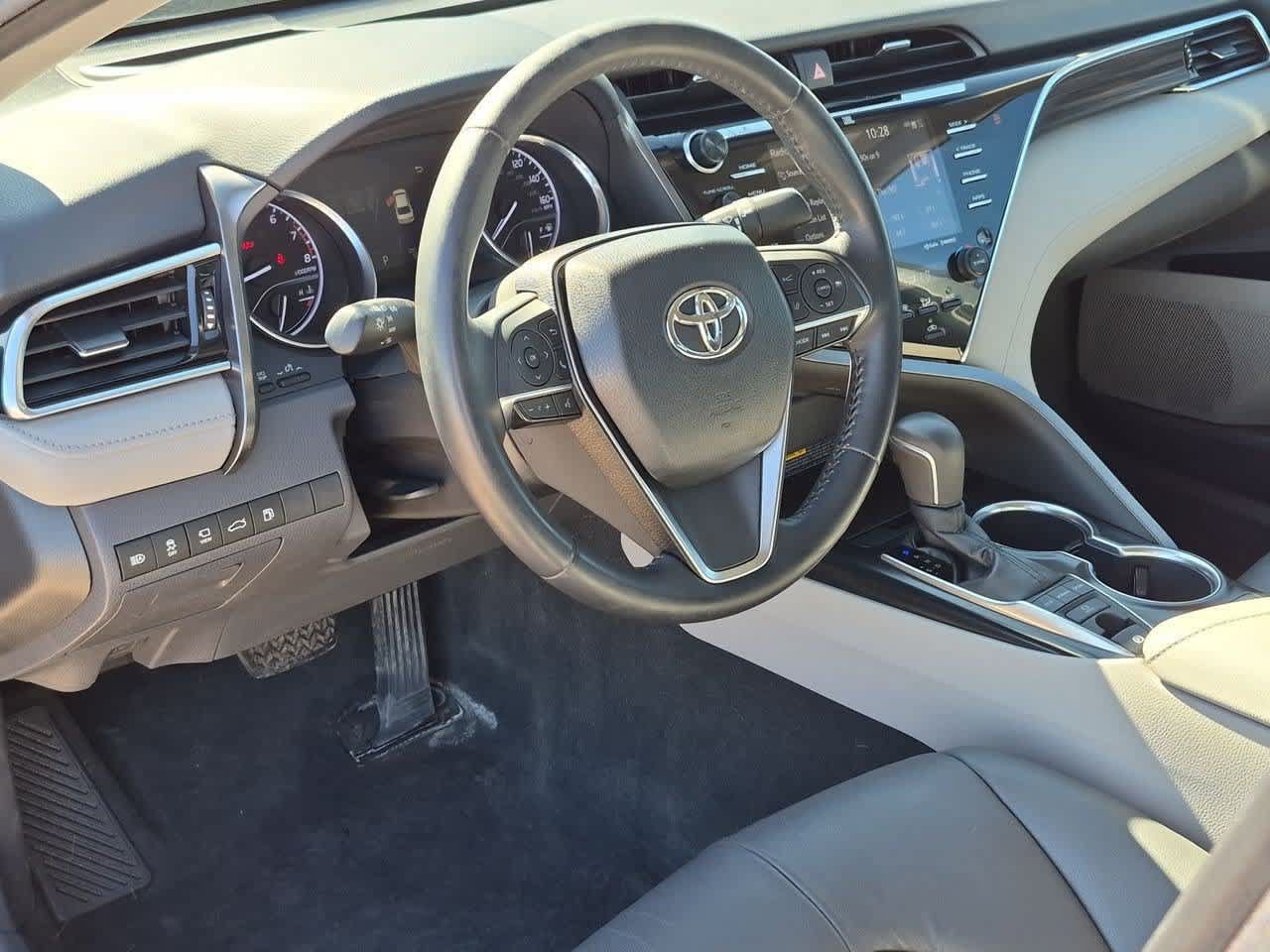Used 2018 Toyota Camry XLE w/ Driver Assist Package FWD image 2