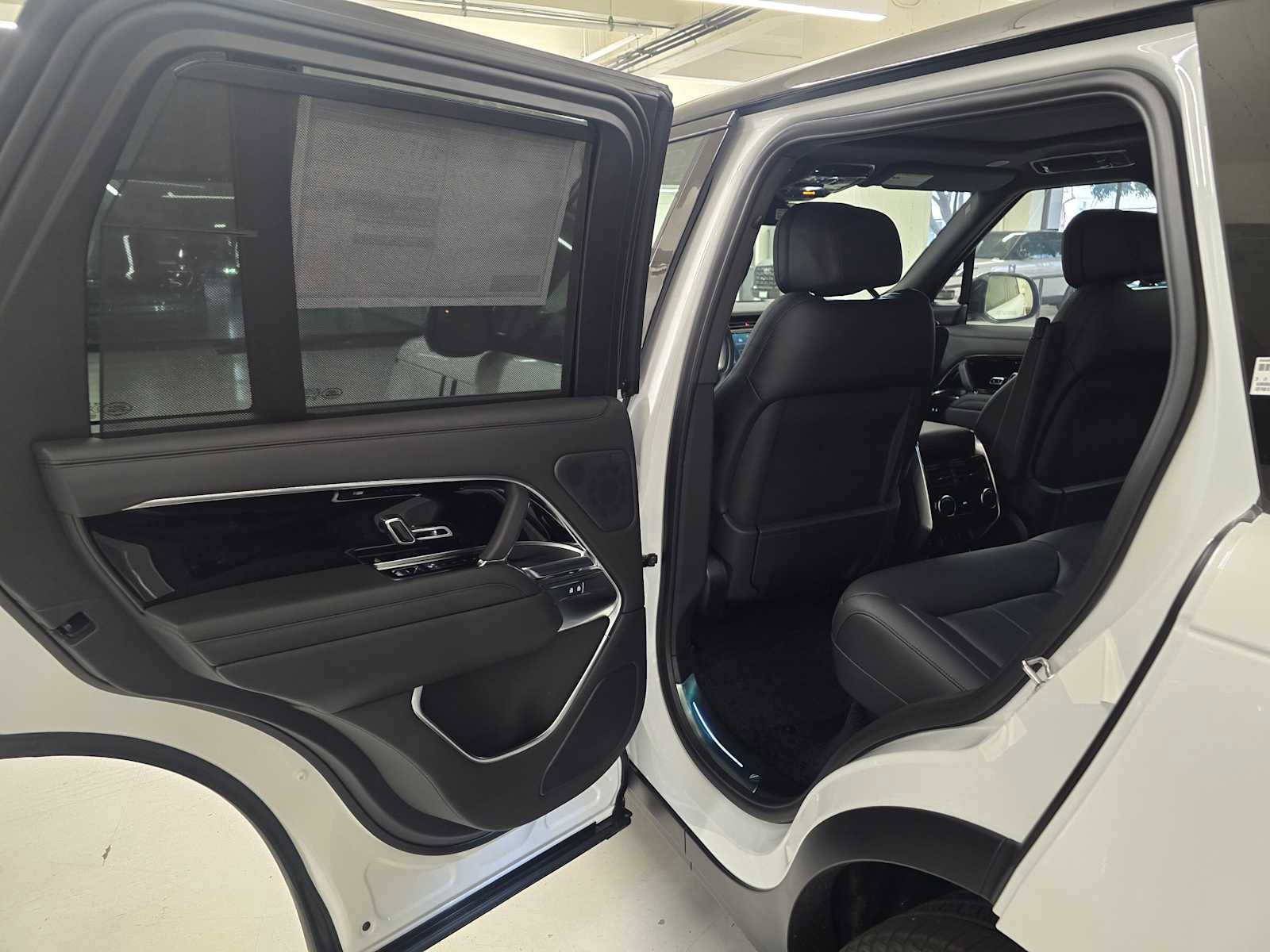 New 2026 Land Rover Range Rover SE image 17