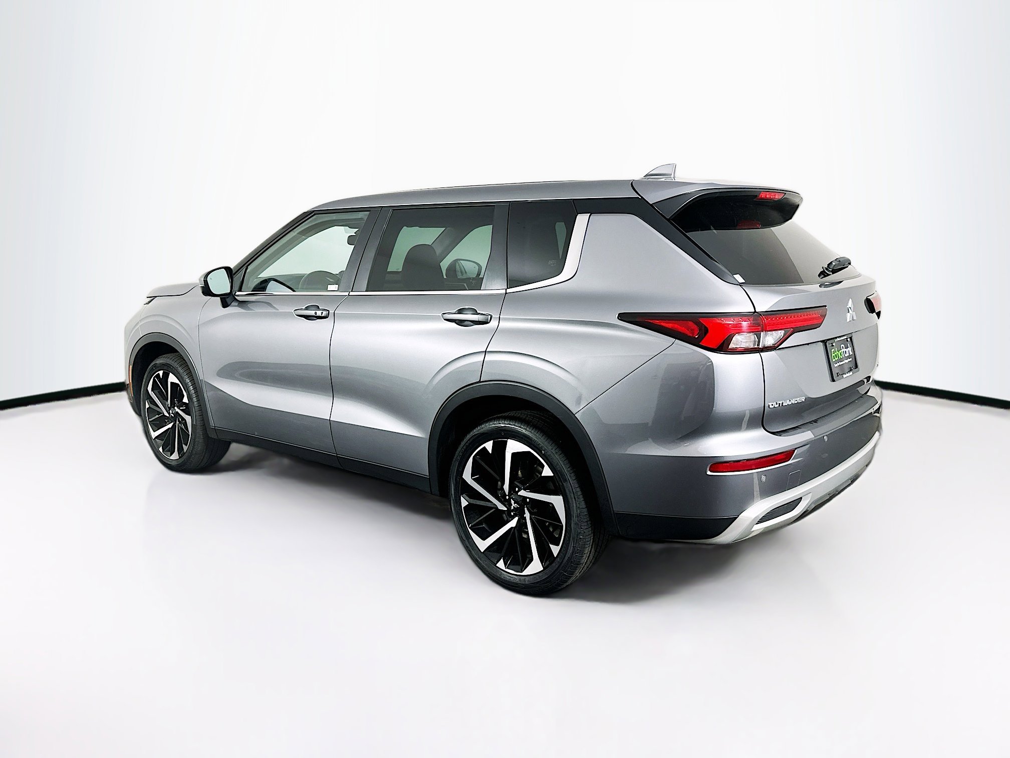 Used 2023 Mitsubishi Outlander SE image 5