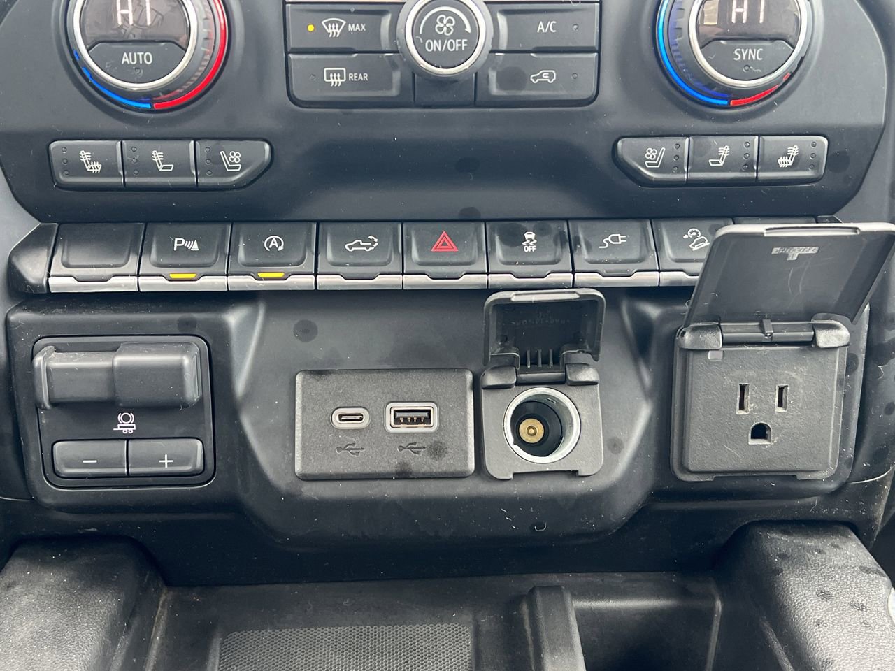 Used 2019 Chevrolet Silverado 1500 LTZ w/ LTZ Plus Package image 10