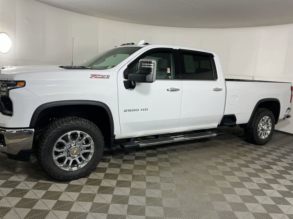 Used 2024 Chevrolet Silverado 2500 LTZ w/ LTZ Convenience Package image 3