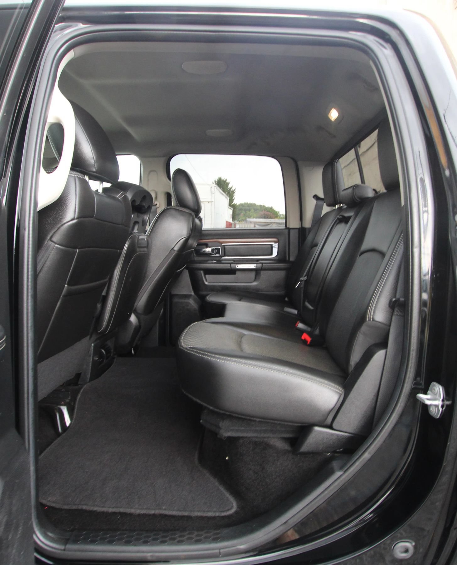 Used 2015 RAM 2500 Laramie AWD/4WD image 11