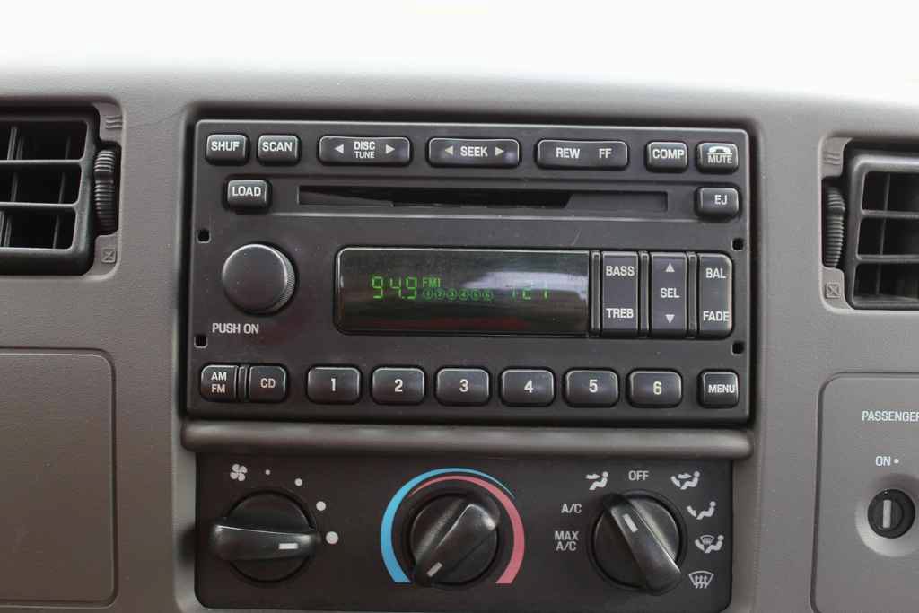Used 2001 Ford F250 Lariat RWD image 19