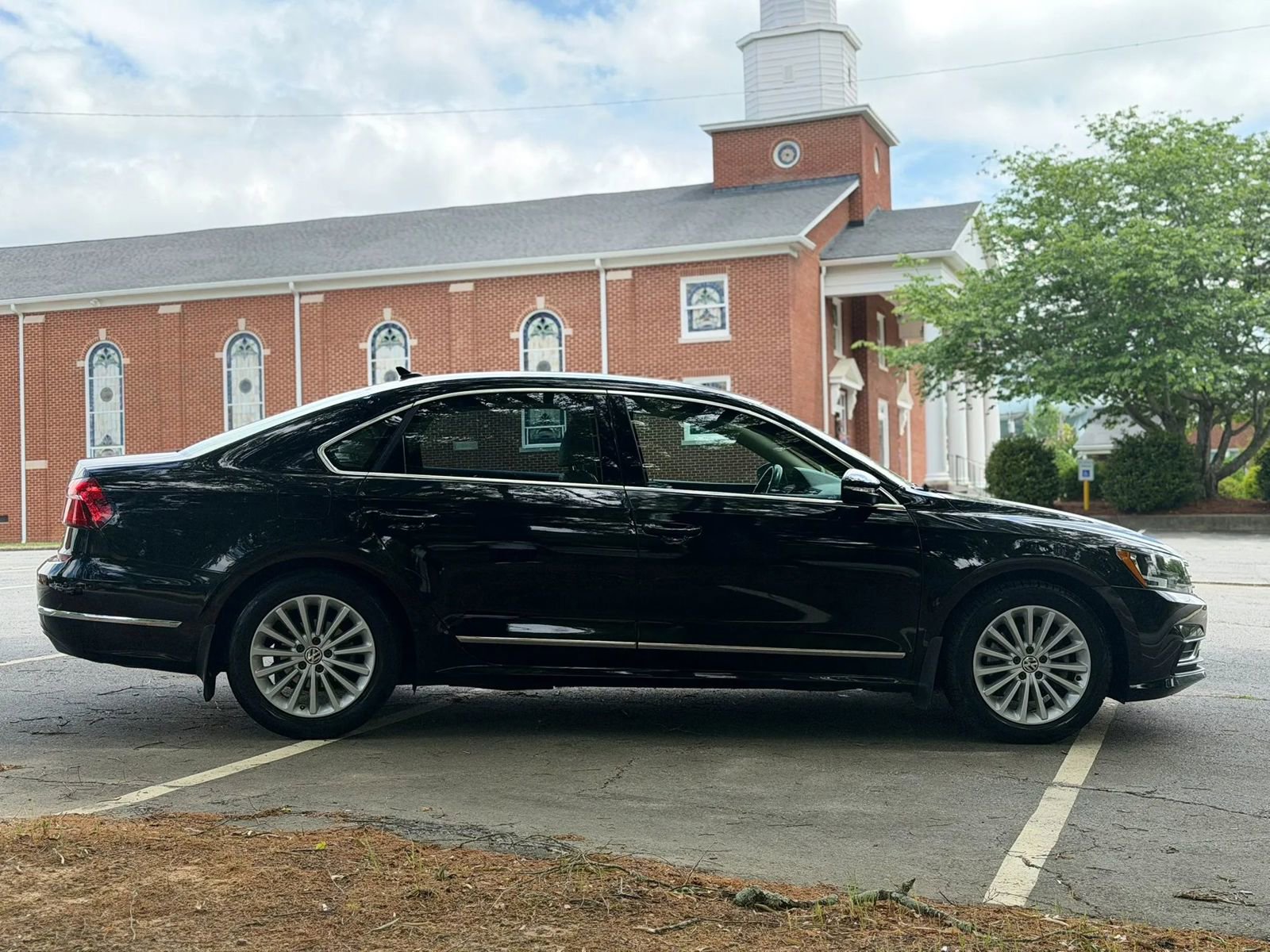 Used 2017 Volkswagen Passat 1.8T SE FWD image 7