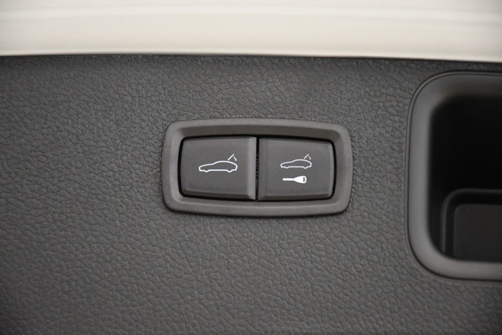 Certified 2025 Porsche Macan Turbo image 58