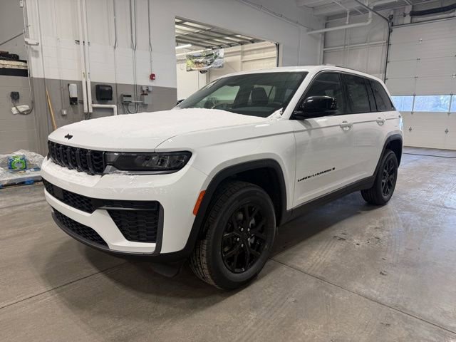 New 2026 Jeep Grand Cherokee Laredo image 4