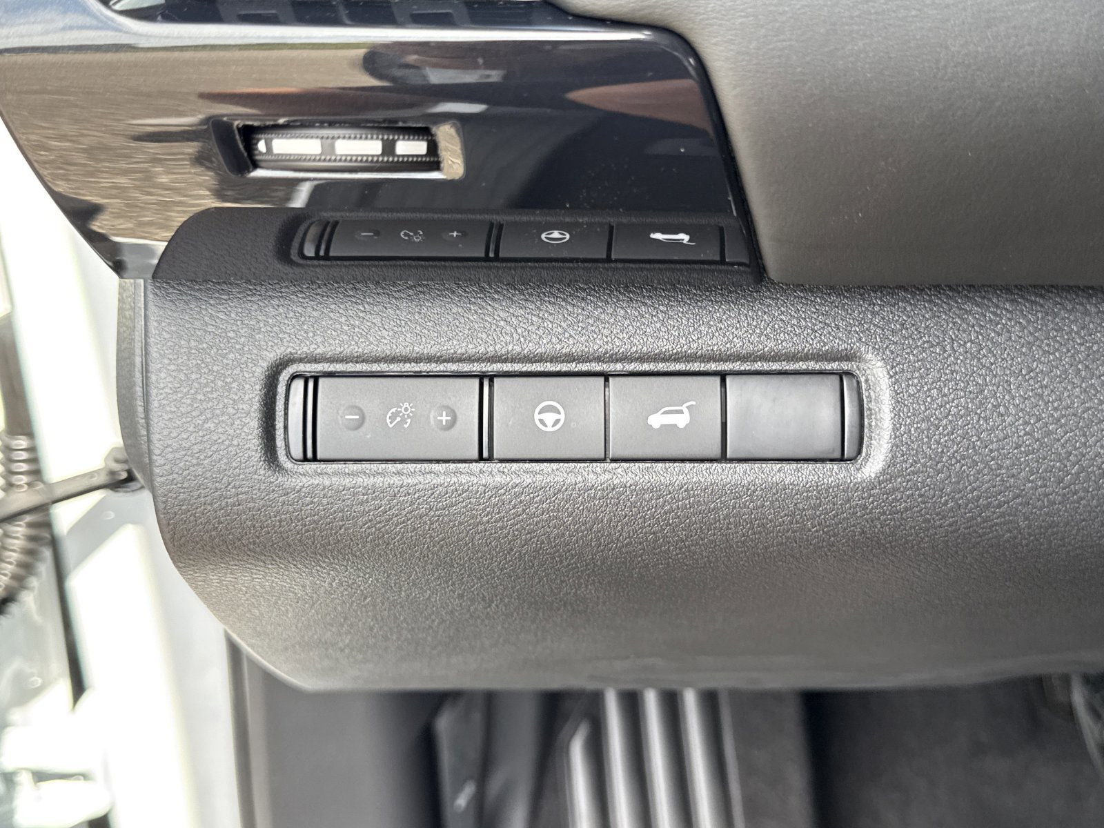 New 2026 Nissan Pathfinder SV w/ SV Premium Package FWD image 13