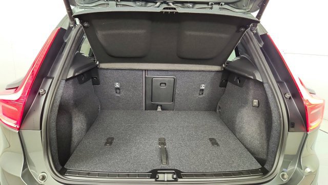 New 2026 Volvo XC40 B5 Plus w/ Protection Package Premier AWD/4WD image 37