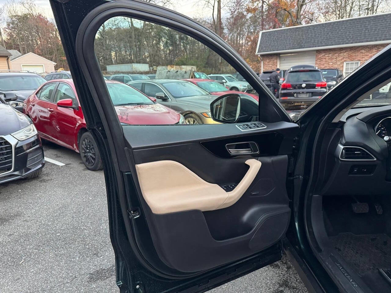 Used 2017 Jaguar F-PACE Premium image 42