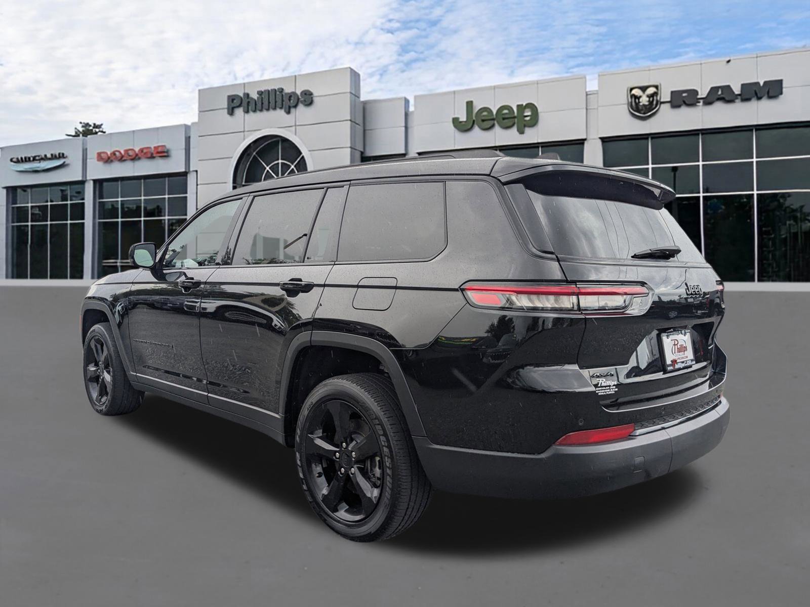 Certified 2024 Jeep Grand Cherokee L Laredo image 5