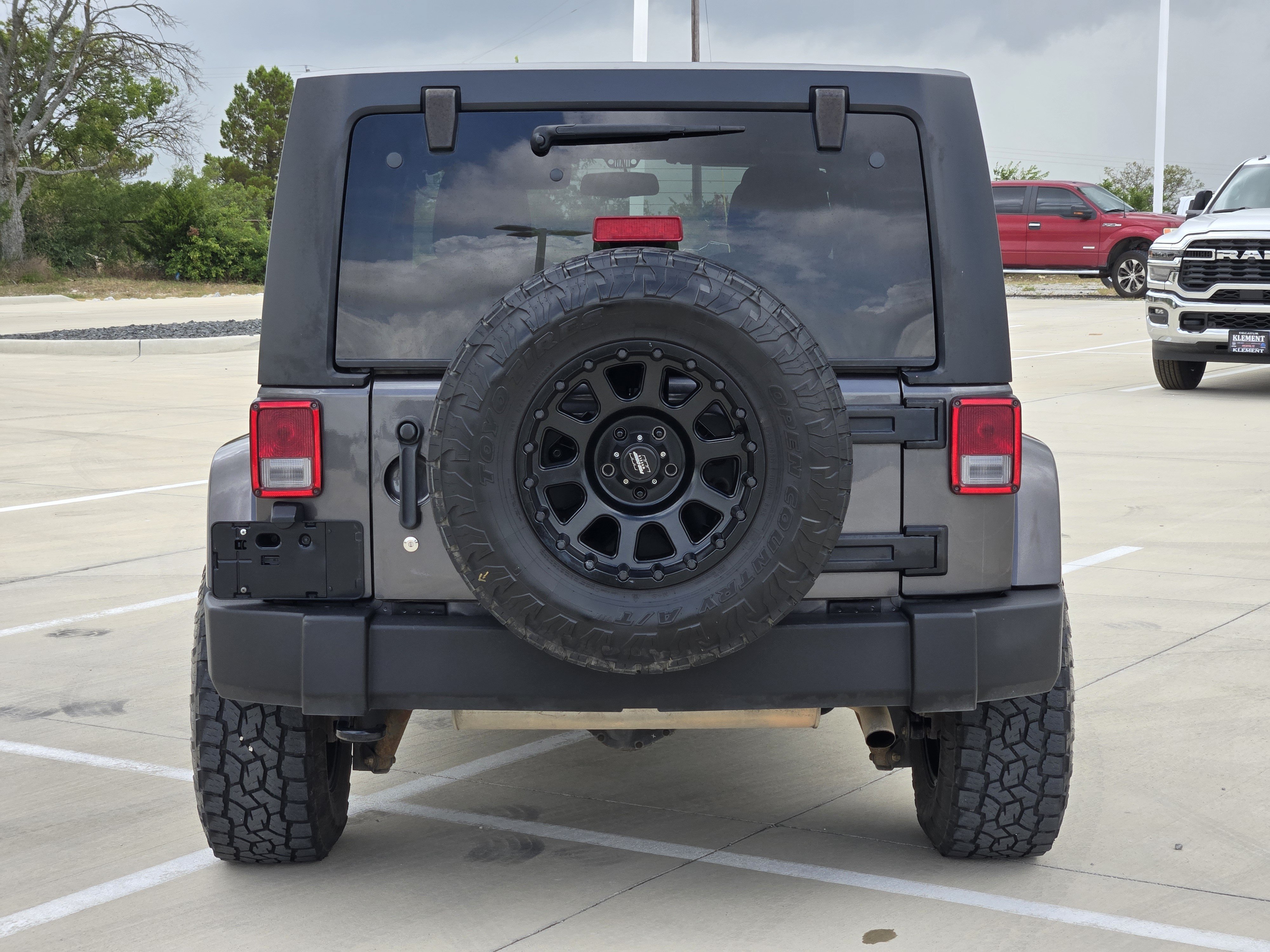Used 2017 Jeep Wrangler Unlimited Sahara w/ Dual Top Group AWD/4WD image 7