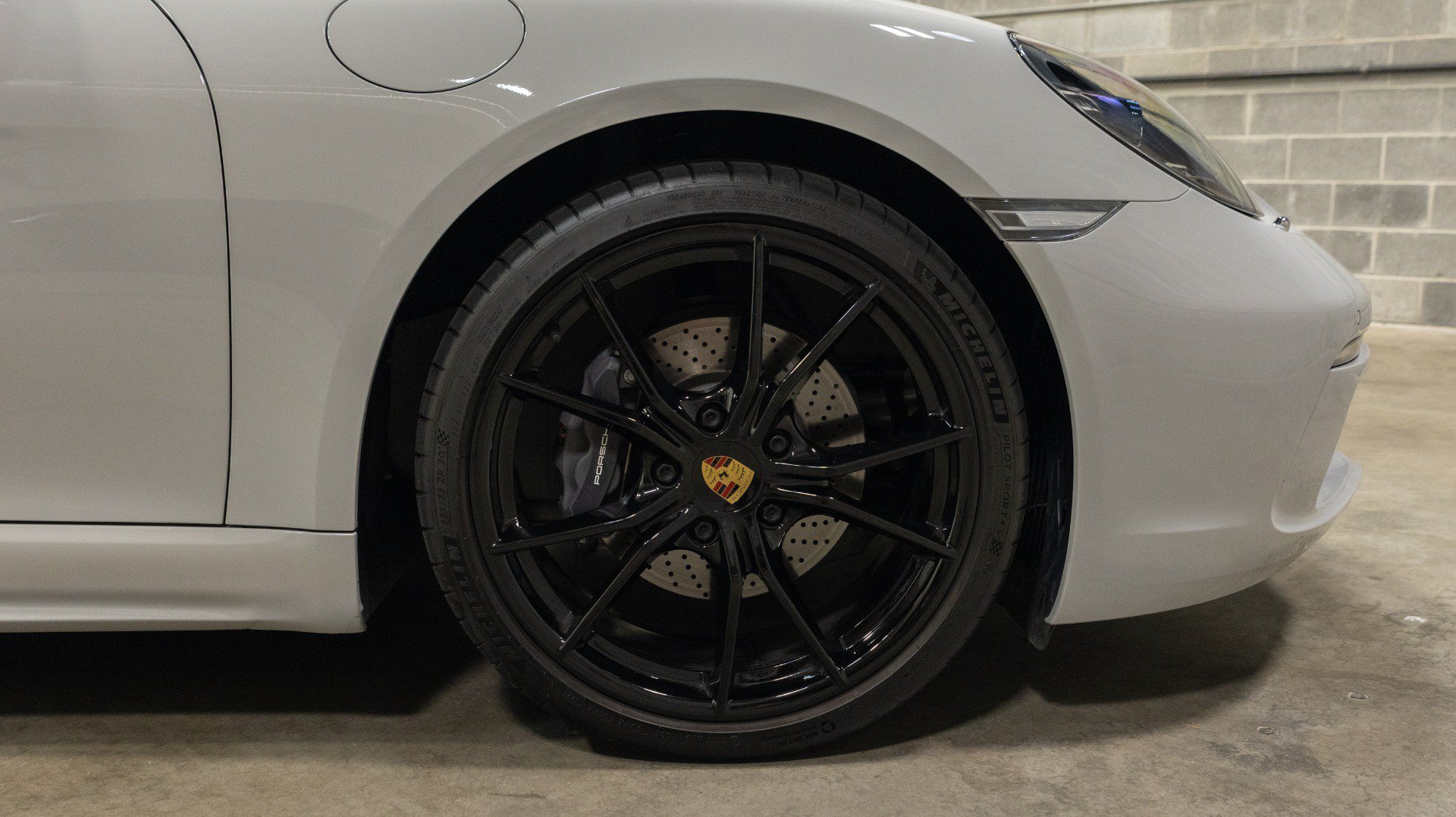 Used 2021 Porsche 718 Boxster RWD image 32