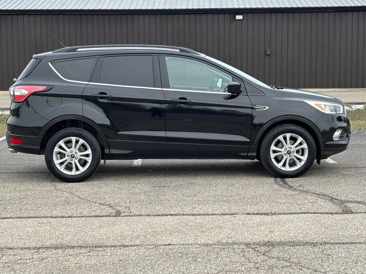 Used 2018 Ford Escape SE FWD image 2