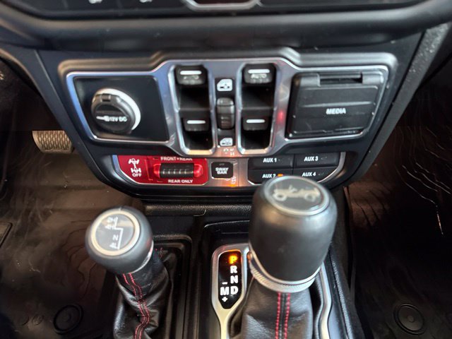 Used 2019 Jeep Wrangler Unlimited Rubicon w/ Dual Top Group AWD/4WD image 25