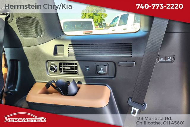 Used 2025 Hyundai Santa Fe Limited AWD/4WD image 31