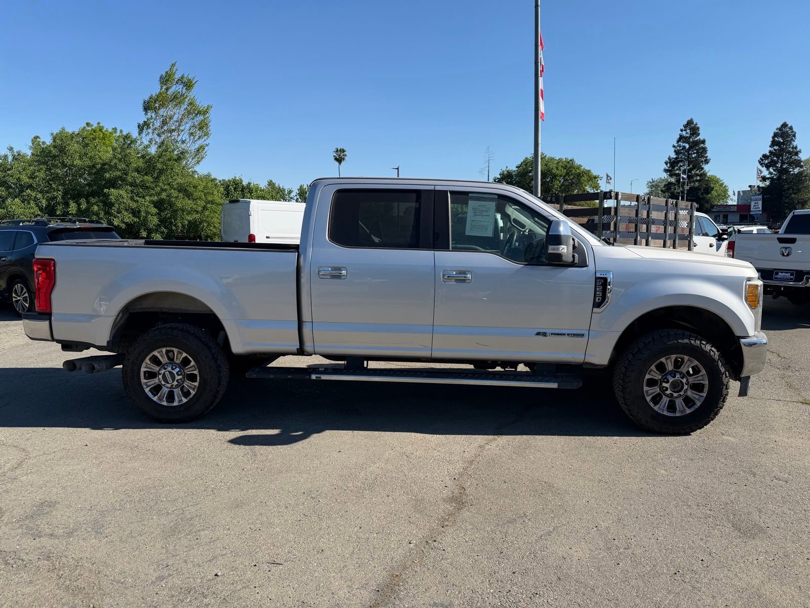 Used 2017 Ford F250 XLT w/ XLT Premium Package image 6