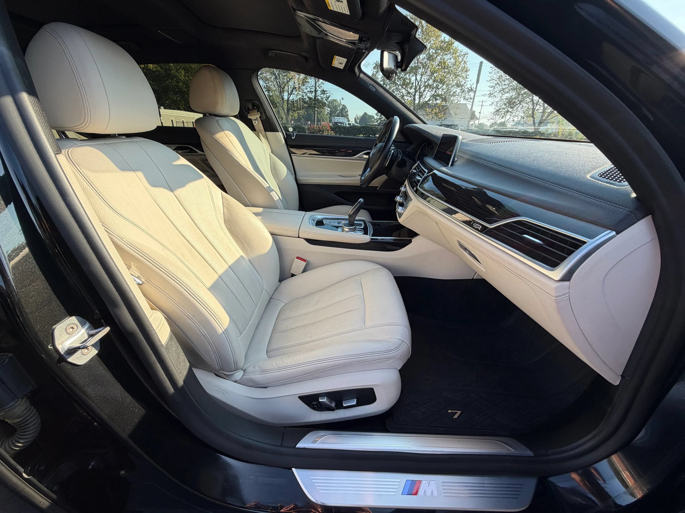 Used 2019 BMW 740i xDrive w/ M Sport Package AWD/4WD image 18