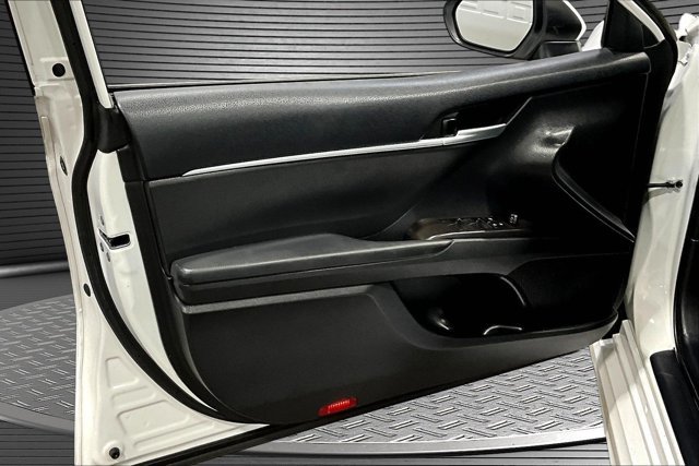 Used 2023 Toyota Camry SE FWD image 19