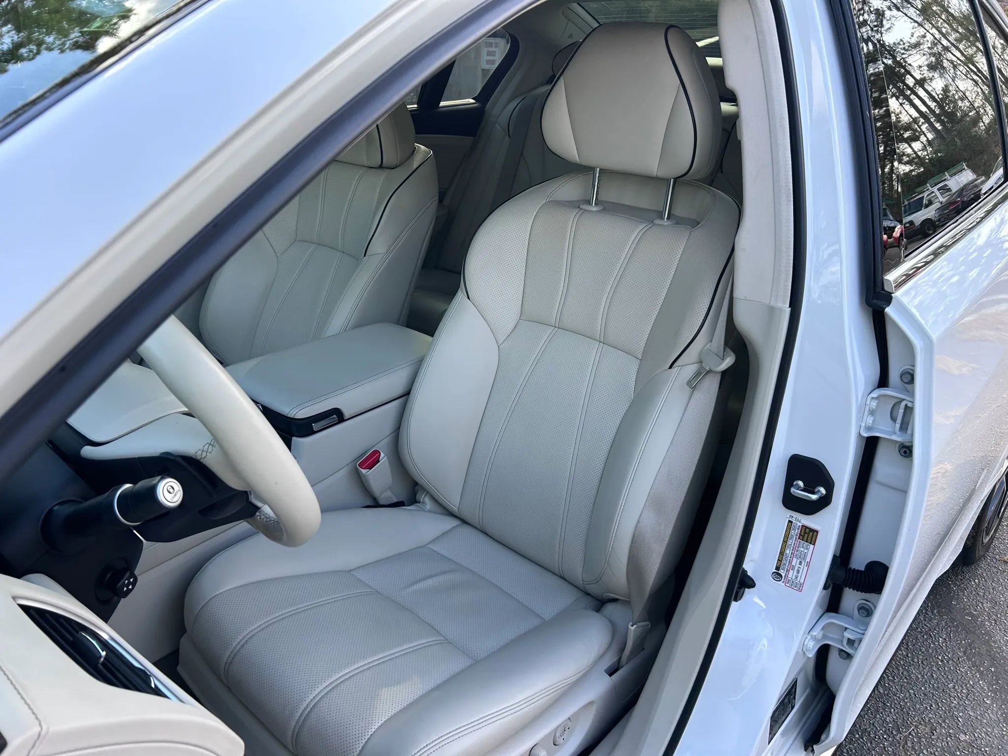 Used 2020 Acura RLX Sport Hybrid w/ Advance Pkg image 28