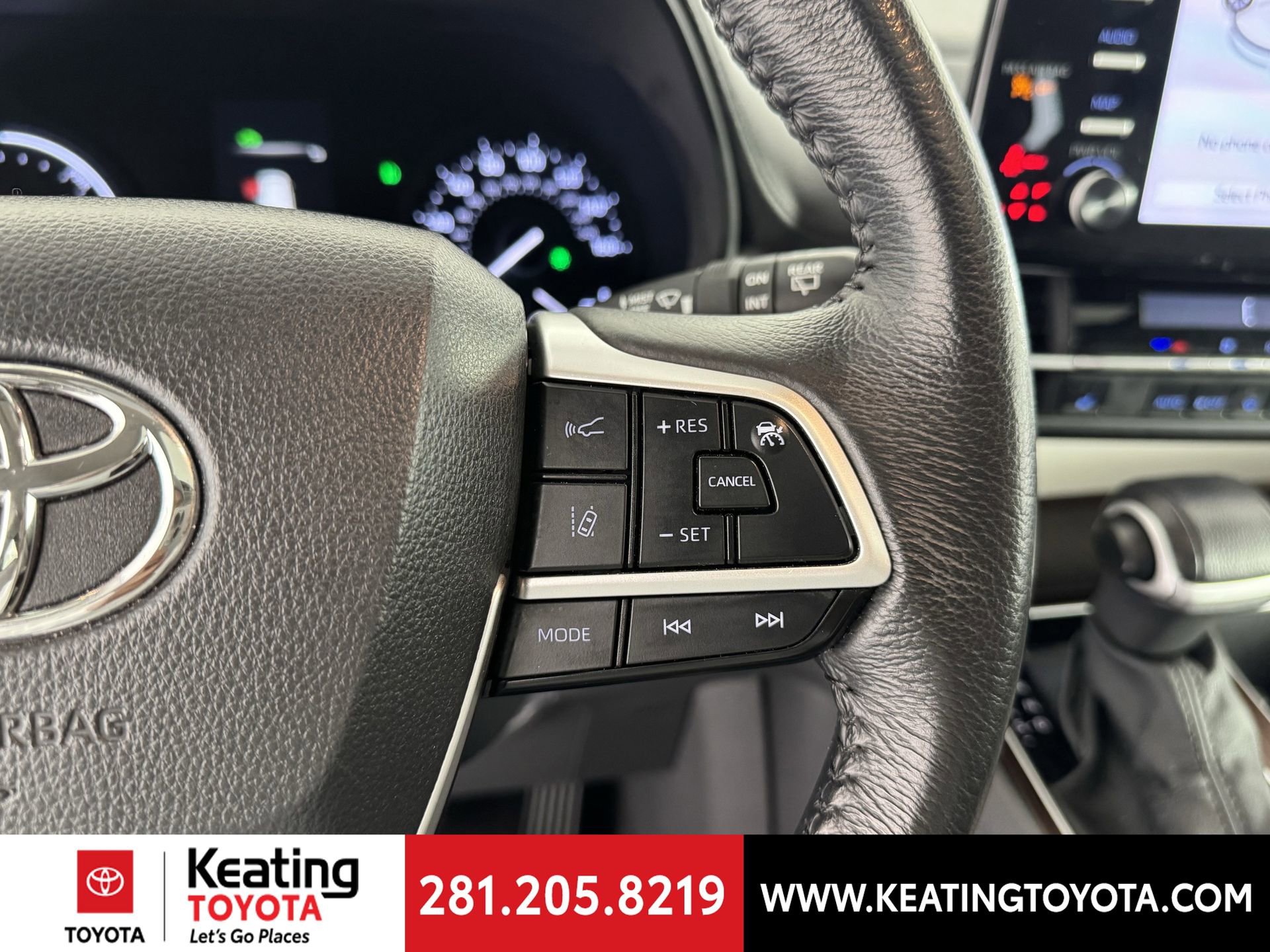 Certified 2024 Toyota Sienna XLE FWD image 30