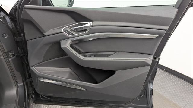 Used 2022 Audi e-tron Premium Plus w/ Premium Plus Package image 19