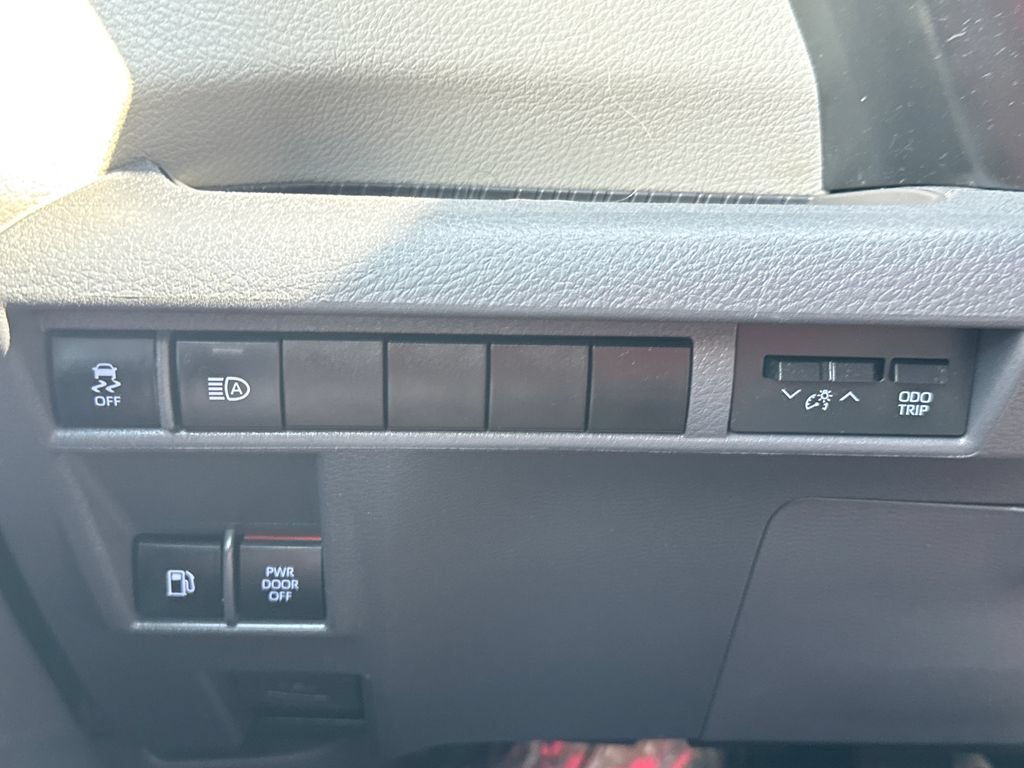 Used 2021 Toyota Sienna LE AWD/4WD image 30