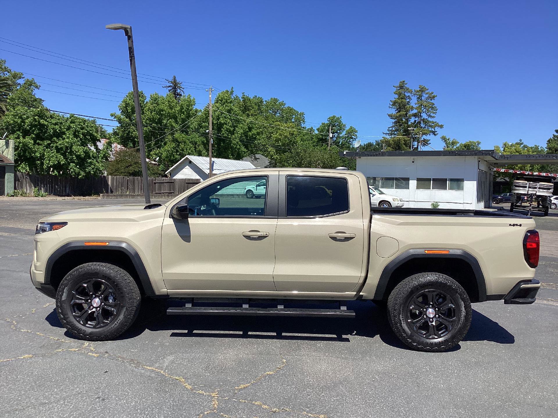 Used 2024 GMC Canyon Elevation w/ Elevation Premium Package AWD/4WD image 6