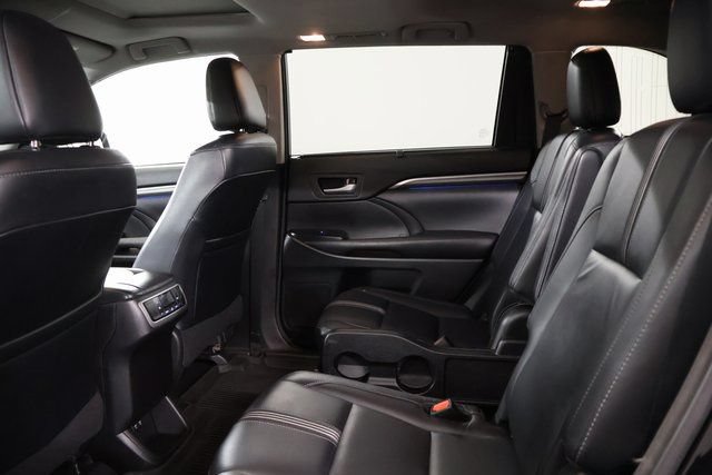 Certified 2017 Toyota Highlander SE AWD/4WD image 33