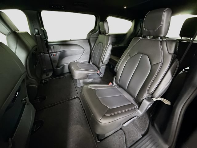 New 2027 Chrysler Pacifica Select FWD image 23