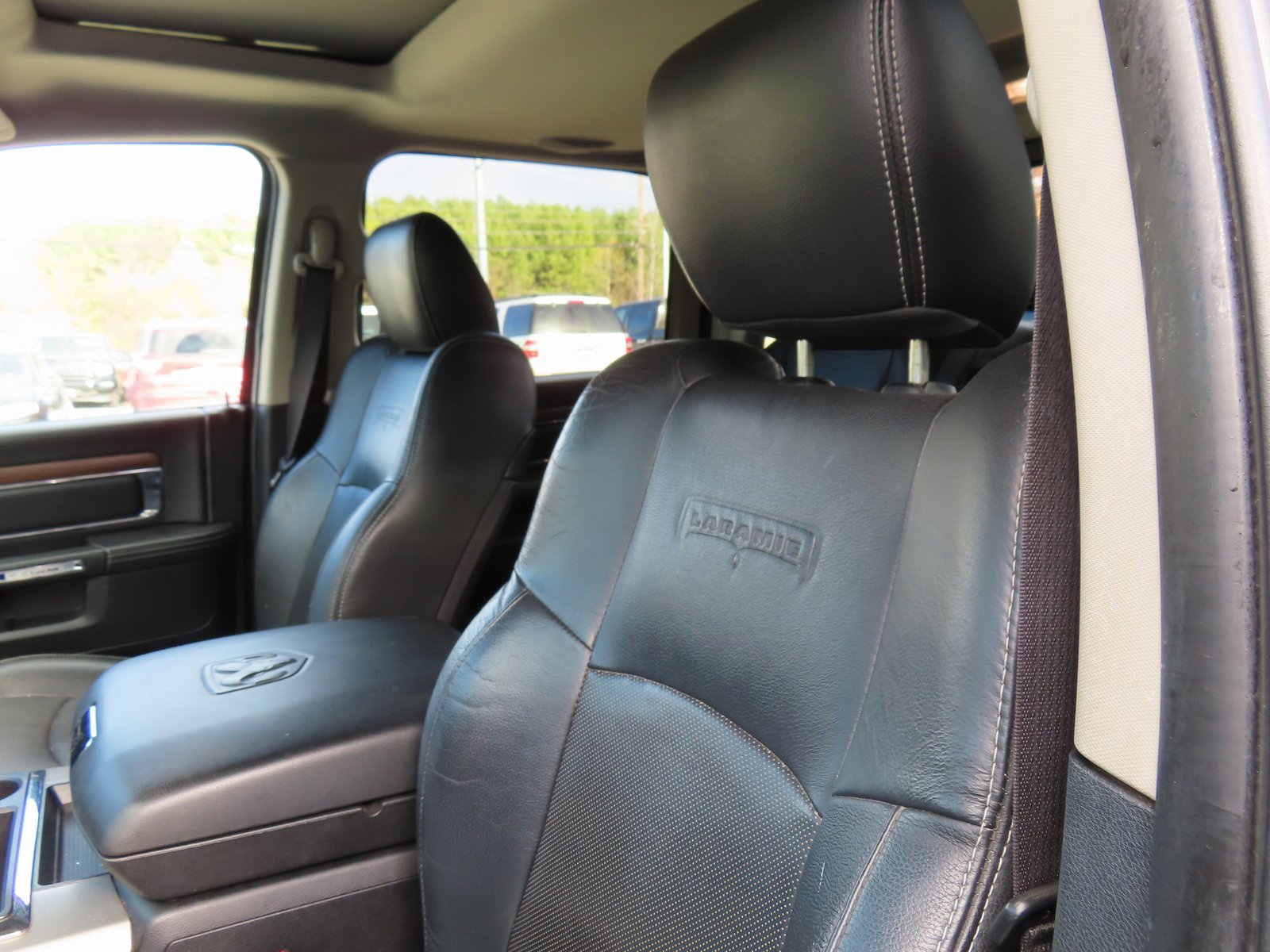 Used 2014 RAM 1500 Laramie w/ Convenience Group image 30