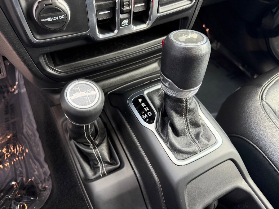 Used 2023 Jeep Wrangler Sahara AWD/4WD image 28