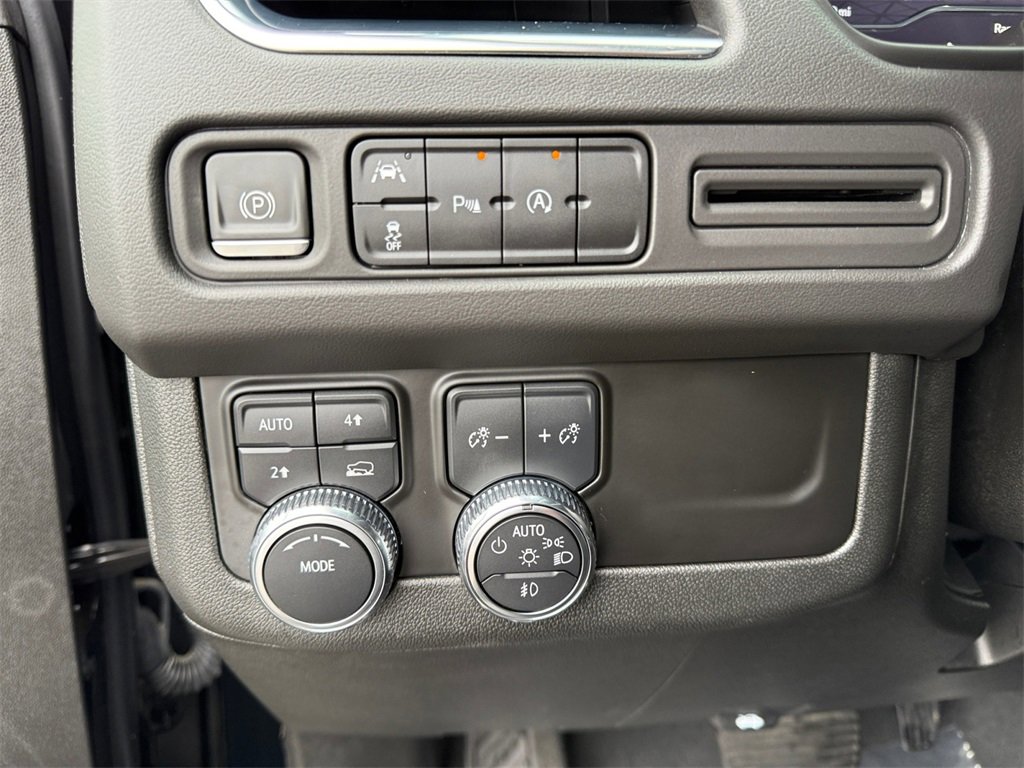 Used 2023 GMC Yukon SLE image 18