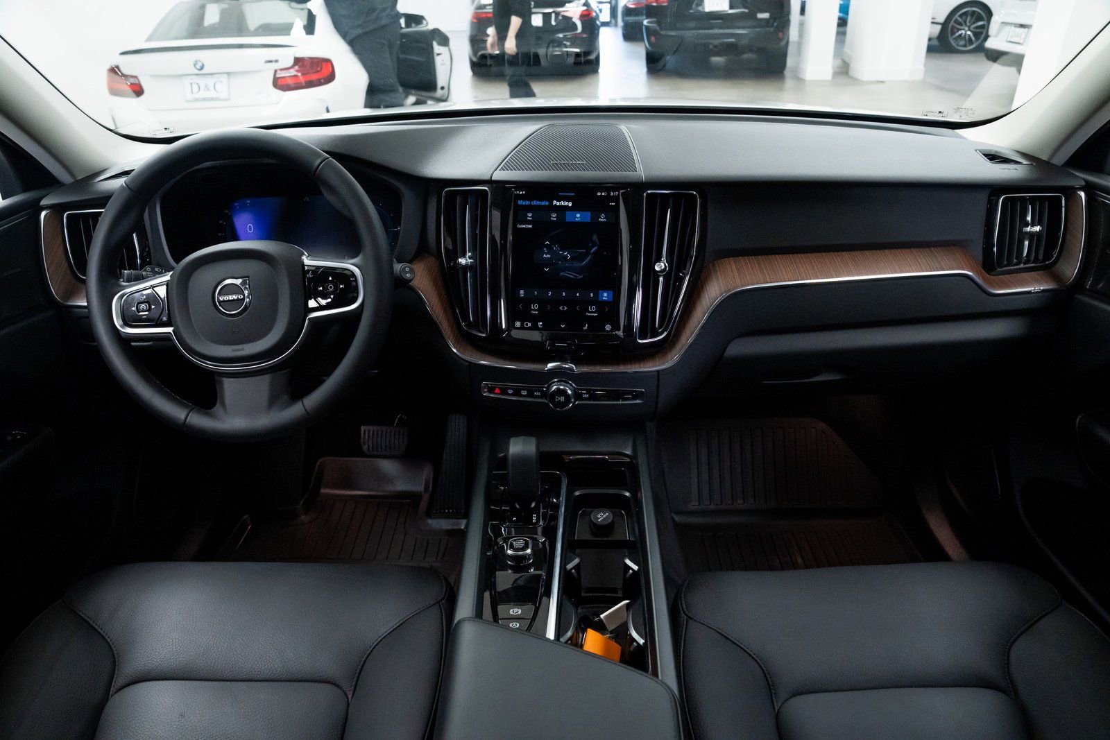 Used 2024 Volvo XC60 T8 Plus image 9